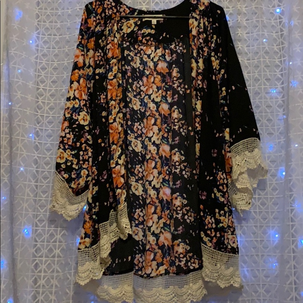 UMGEE floral kimono with crochet detail